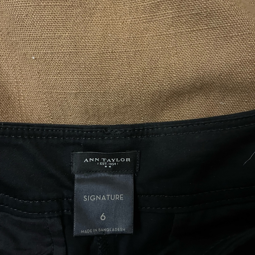 Ann Taylor black Bermuda shorts size 6